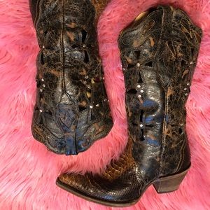 Corral boots